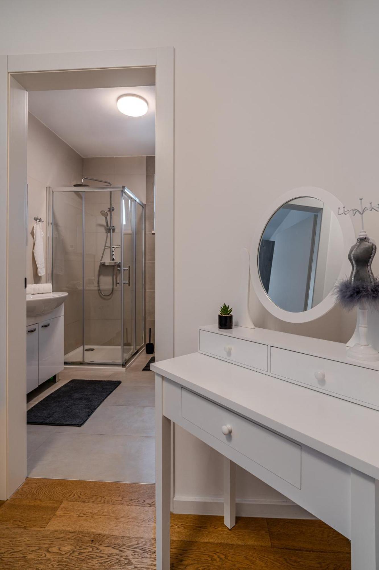 Korina Apartment - Free Private Parking Zadar Ngoại thất bức ảnh
